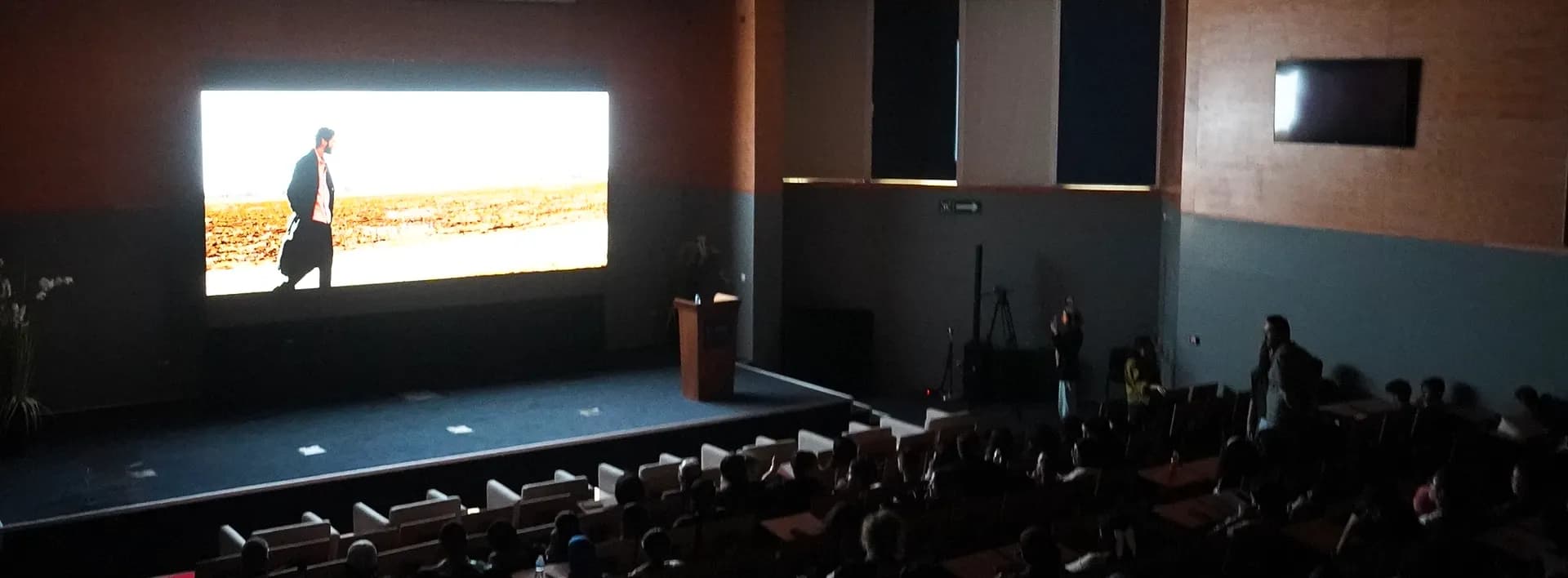 Agora / Restaurant / Cinéma